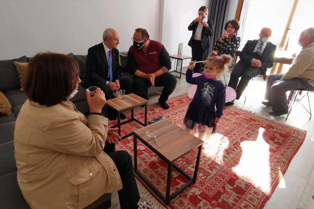 Kılıçdaroğlu, Elif ve Ayda bebekleri ziyaret etti