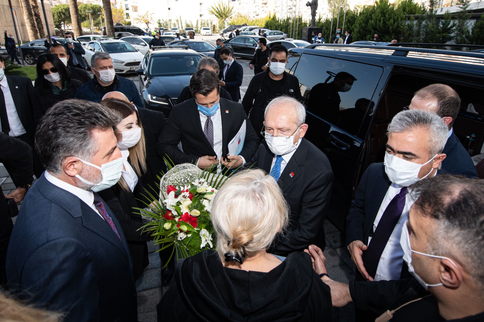 Kılıçdaroğlu, Elif ve Ayda bebekleri ziyaret etti