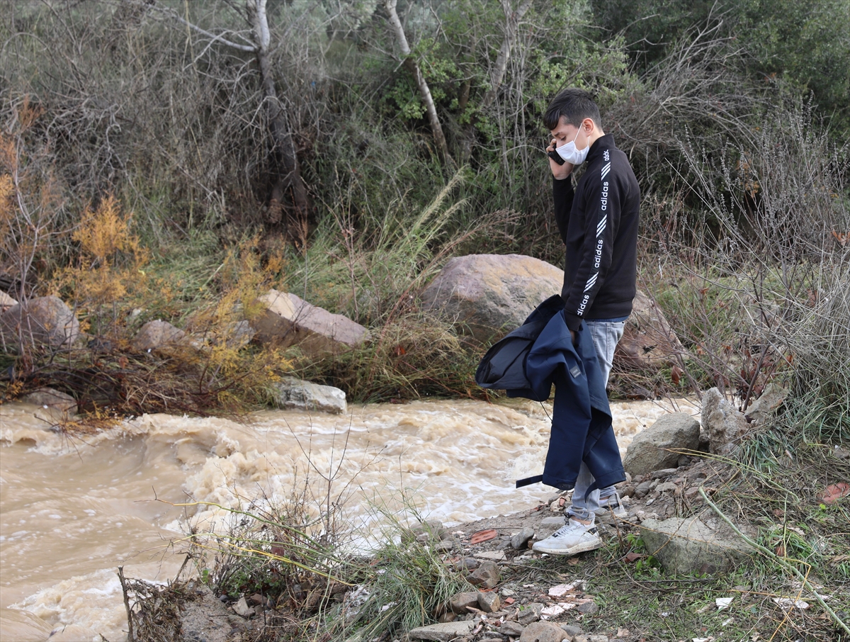 Menderes'te sel felaketi: İki kişi hayatını kaybetti