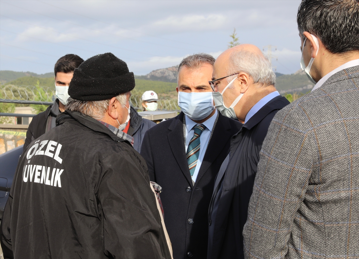 Menderes'te sel felaketi: İki kişi hayatını kaybetti