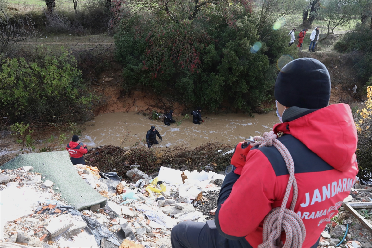 Menderes'te sel felaketi: İki kişi hayatını kaybetti