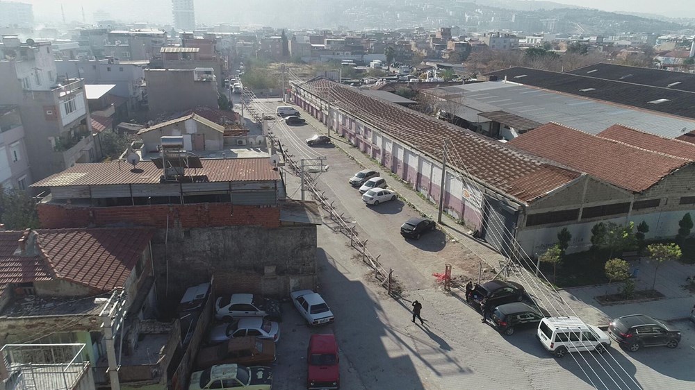 Tapulu arazim diyerek yolu 'beton çit' ile böldü!