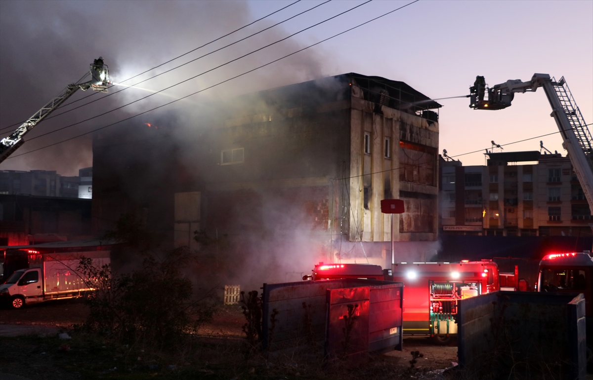 İzmir'de 2 ayrı fabrikada yangın!