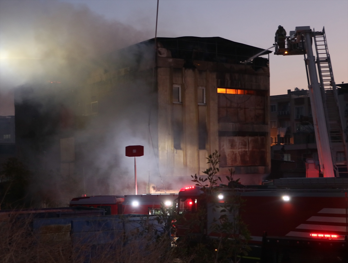 İzmir'de 2 ayrı fabrikada yangın!