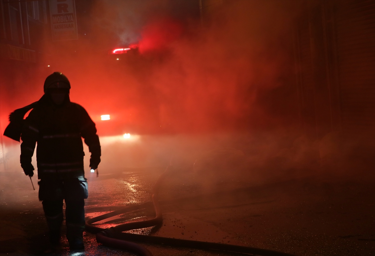 İzmir'de 2 ayrı fabrikada yangın!