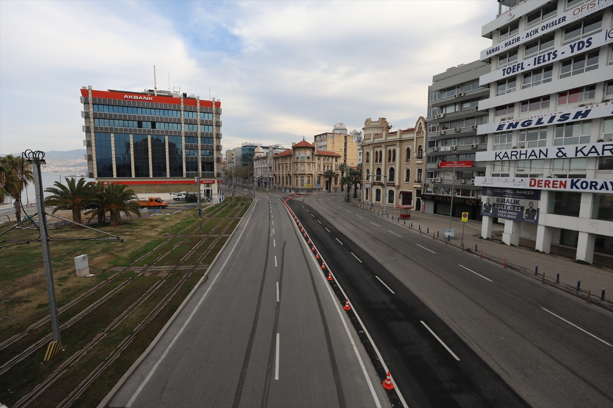 İzmir'de sokağa çıkma kısıtlamasıyla sessizliğe büründü