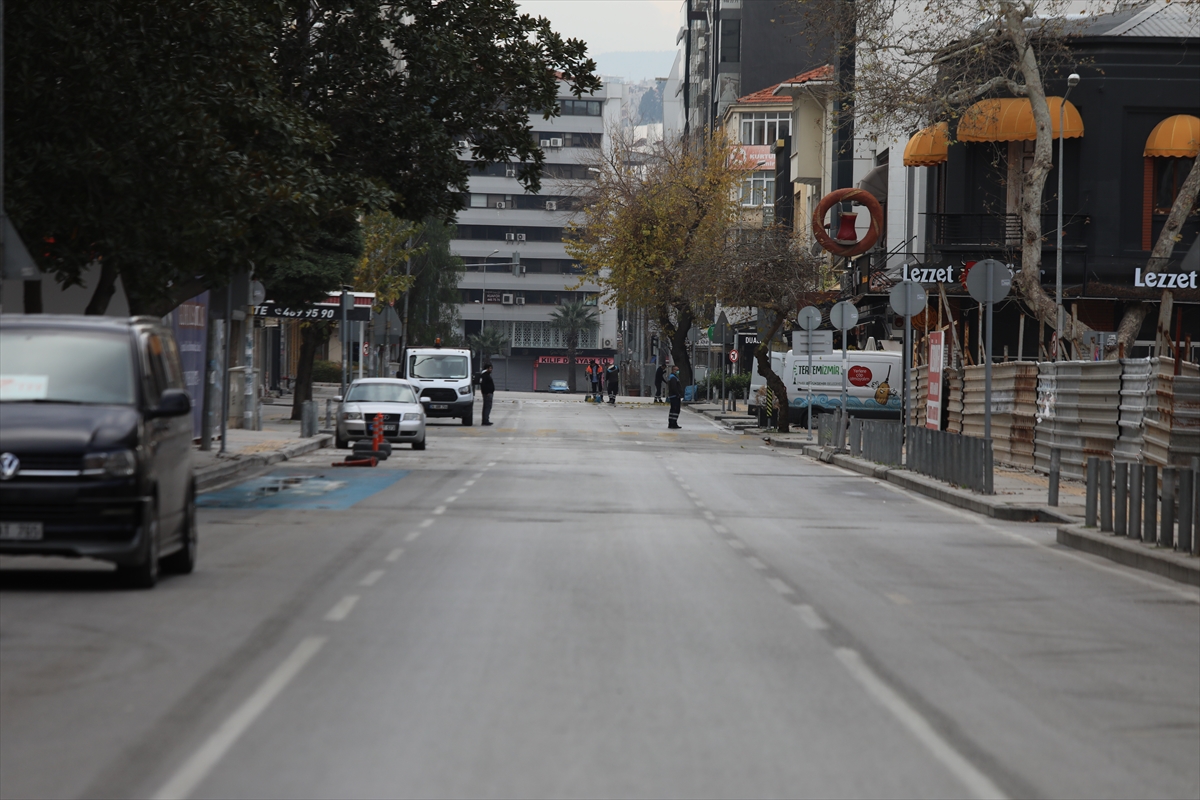 İzmir'de sokağa çıkma kısıtlamasıyla sessizliğe büründü