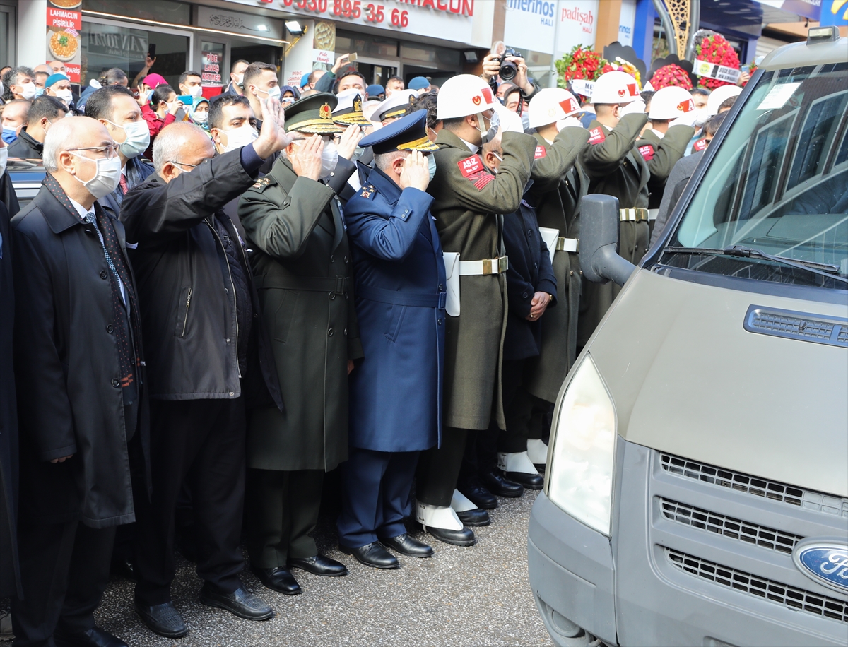 Şehit Uzman Çavuş Özbent İzmir'de son yolculuğuna uğurlandı