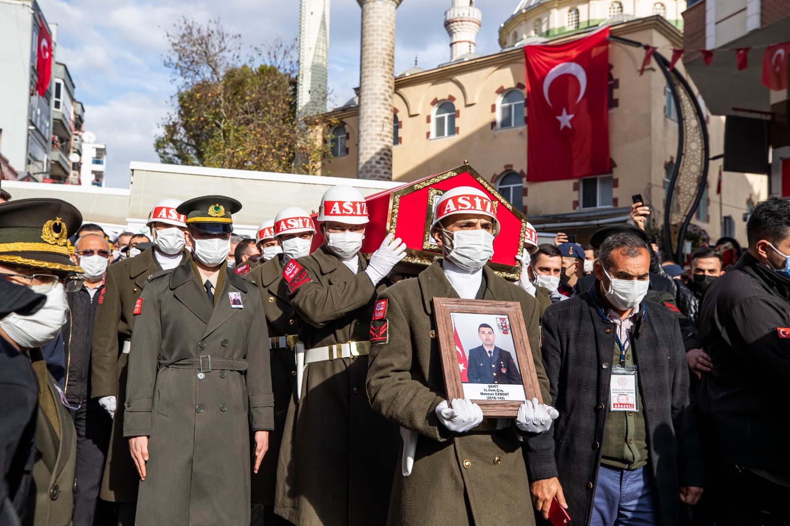 Şehit Uzman Çavuş Özbent İzmir'de son yolculuğuna uğurlandı