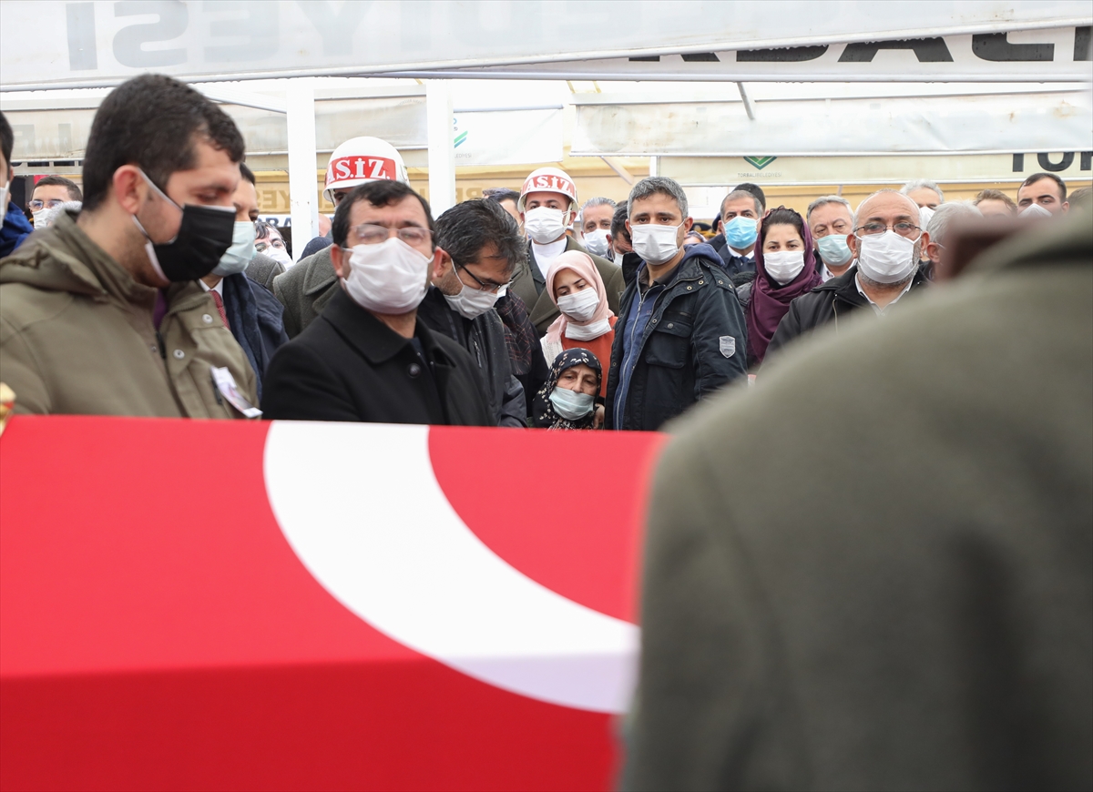 Şehit Uzman Çavuş Özbent İzmir'de son yolculuğuna uğurlandı