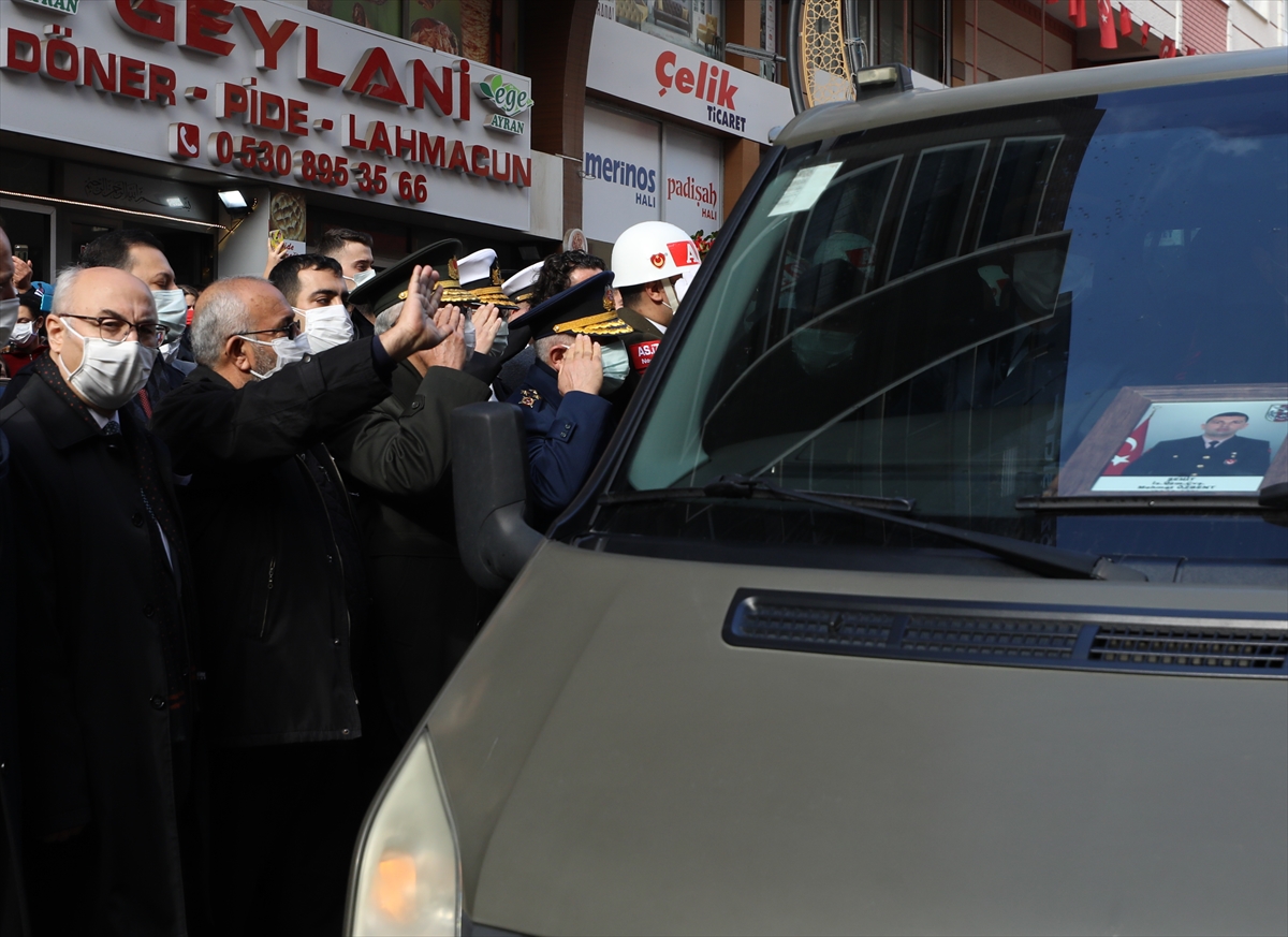 Şehit Uzman Çavuş Özbent İzmir'de son yolculuğuna uğurlandı