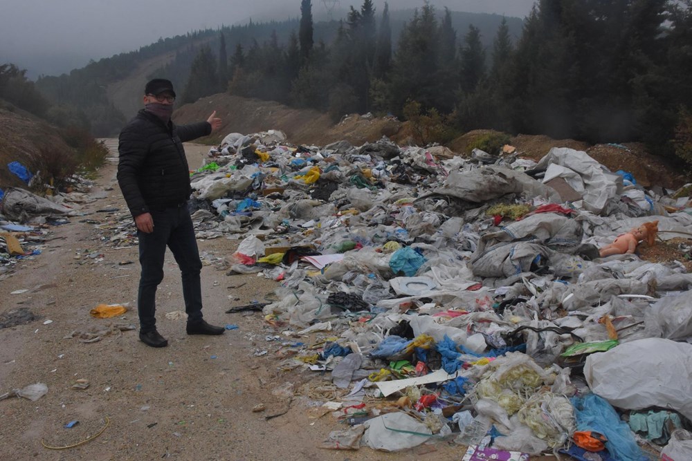 İzmir'de kaçak moloz dökülen ormanlık alanda 'asbest' tehlikesi