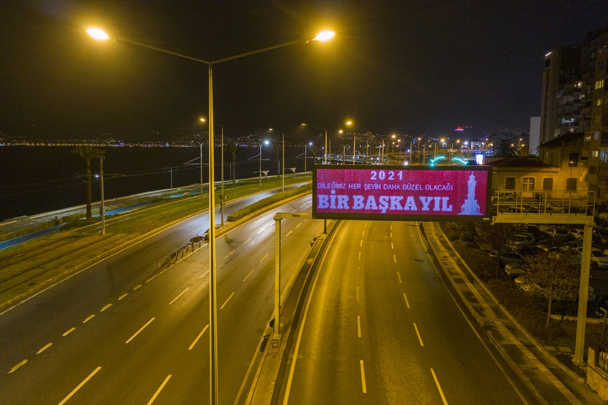 İzmir’de cadde ve sokaklar sessizliğe büründü