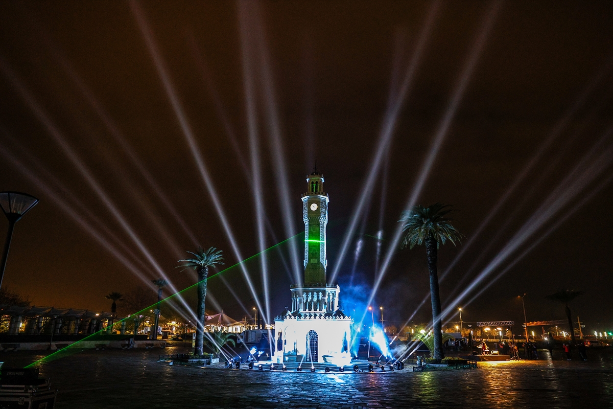 İzmir’de çevrimiçi yılbaşı coşkusu