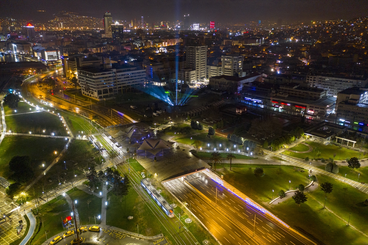 İzmir’de cadde ve sokaklar sessizliğe büründü