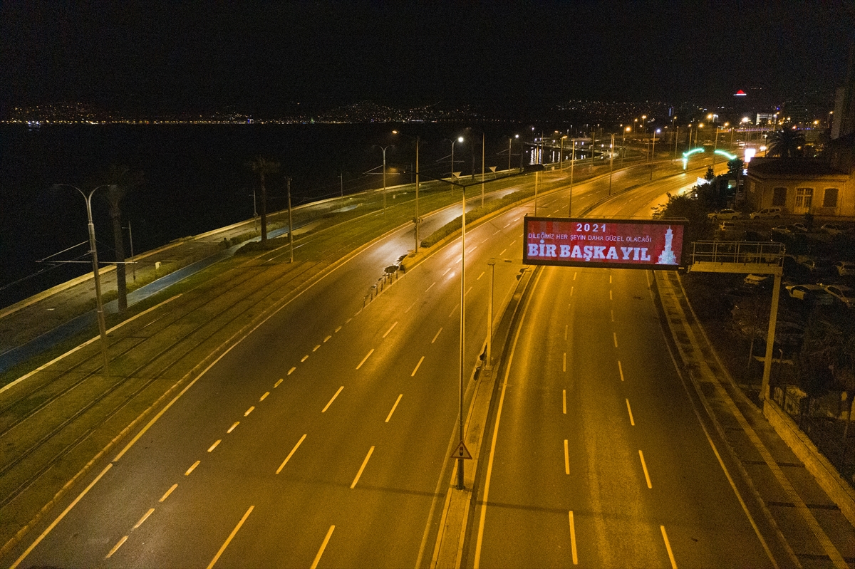 İzmir’de cadde ve sokaklar sessizliğe büründü