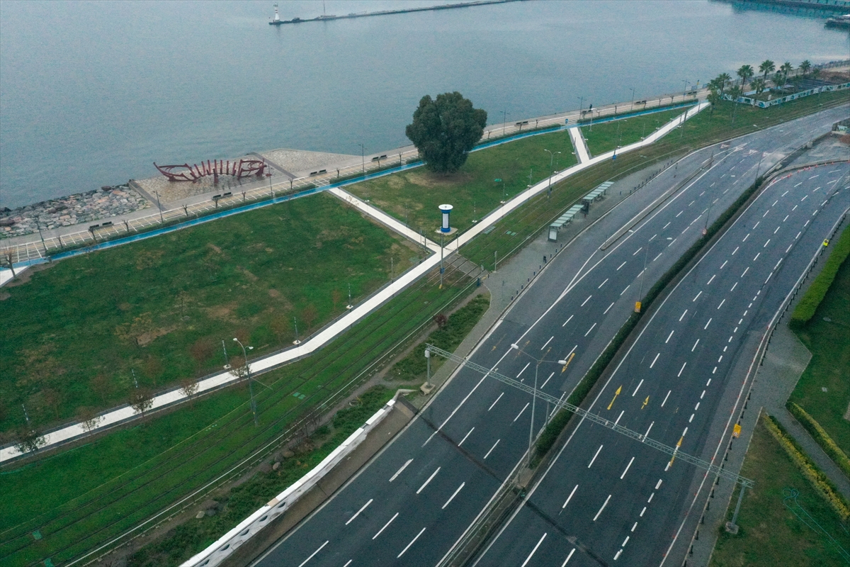 İzmir'de cadde ve sokaklarda sessizlik hakim!