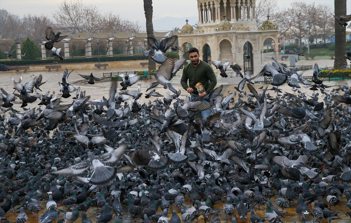 İzmir'de cadde ve sokaklarda sessizlik hakim!