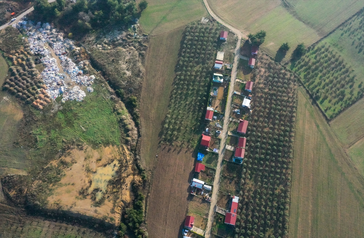 İzmir'de gelişigüzel atılan molozlar tepki çekiyor