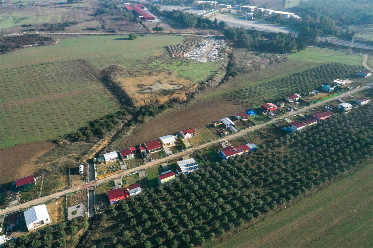 İzmir'de gelişigüzel atılan molozlar tepki çekiyor