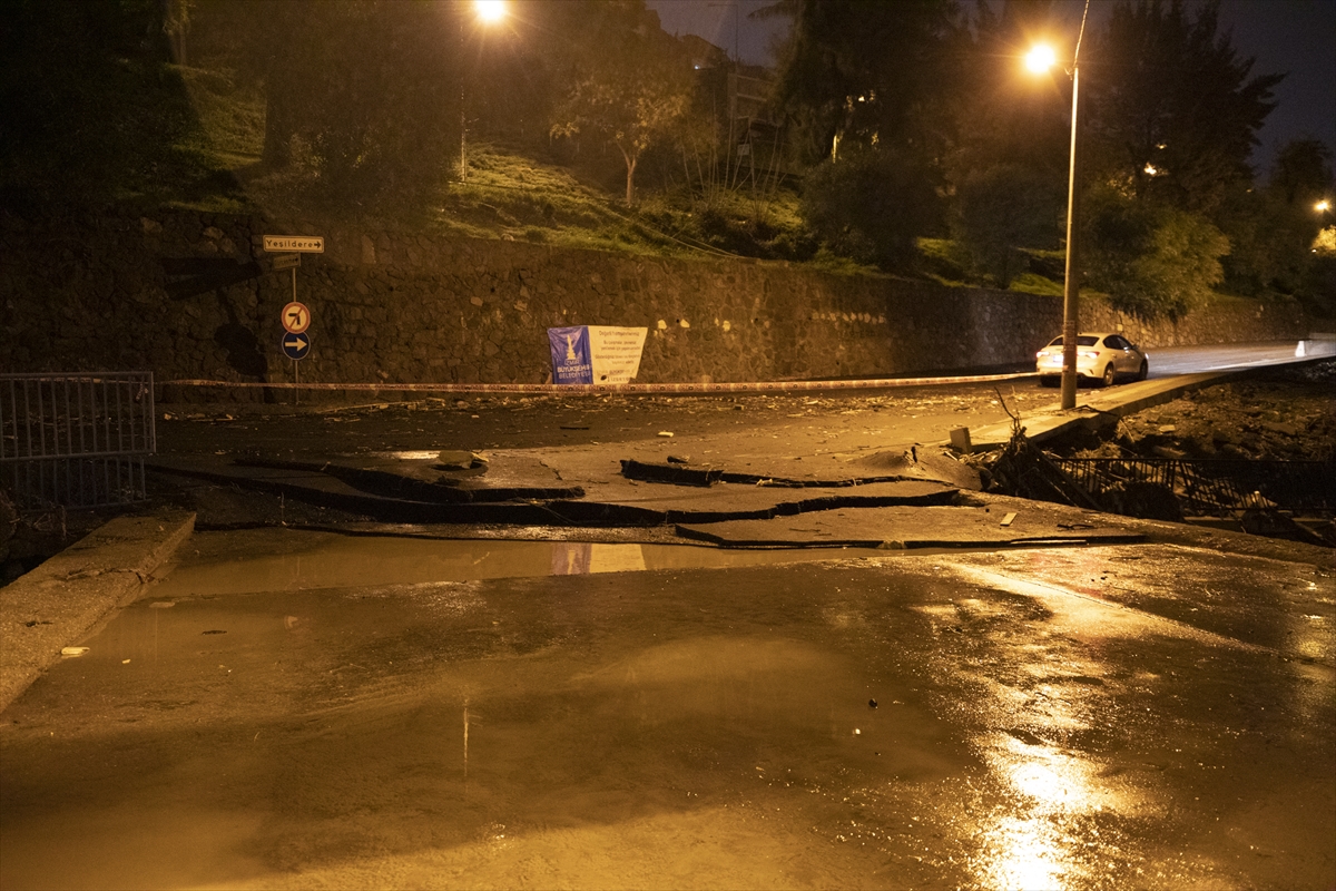 İzmir'de sağanak, sel ve su baskınlarına neden oldu