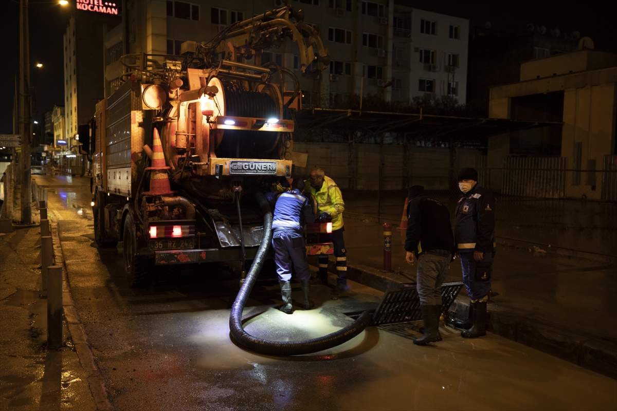 İzmir'de sağanak, sel ve su baskınlarına neden oldu