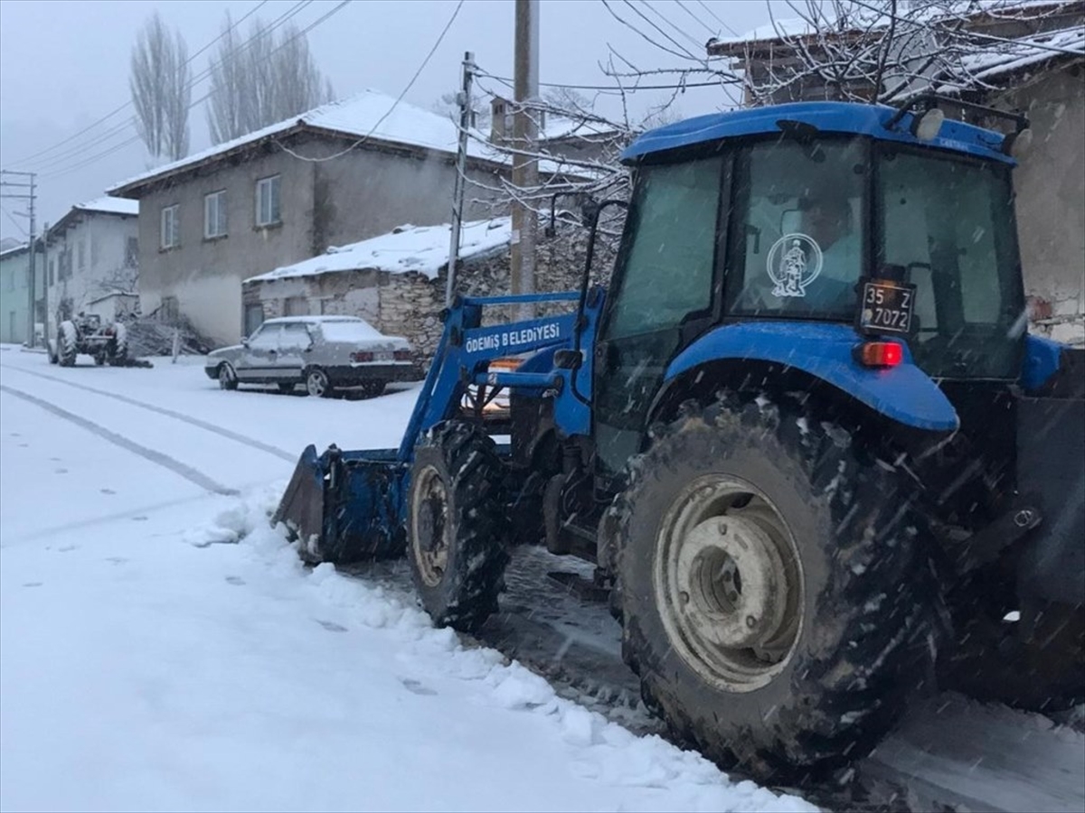 Bozdağ ve Gölcük beyaza büründü