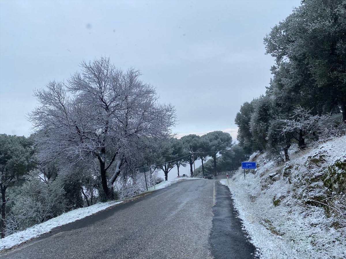 İzmir'in dağlarında kar manzaraları