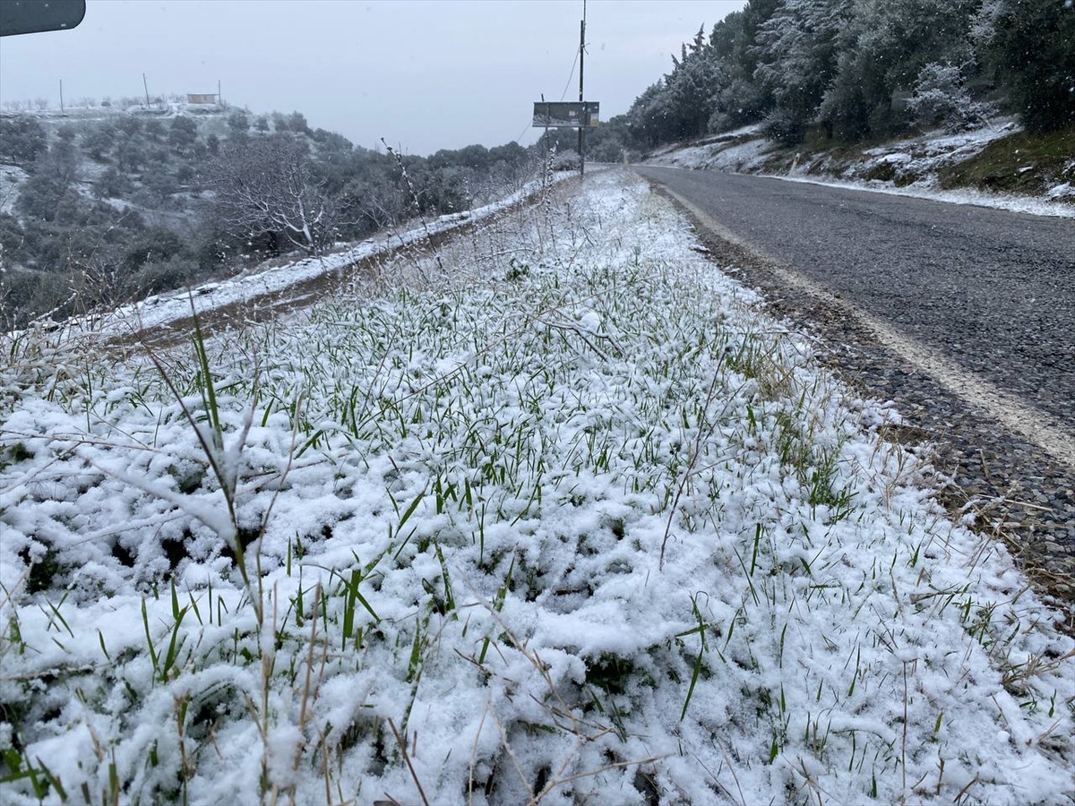 İzmir'in dağlarında kar manzaraları