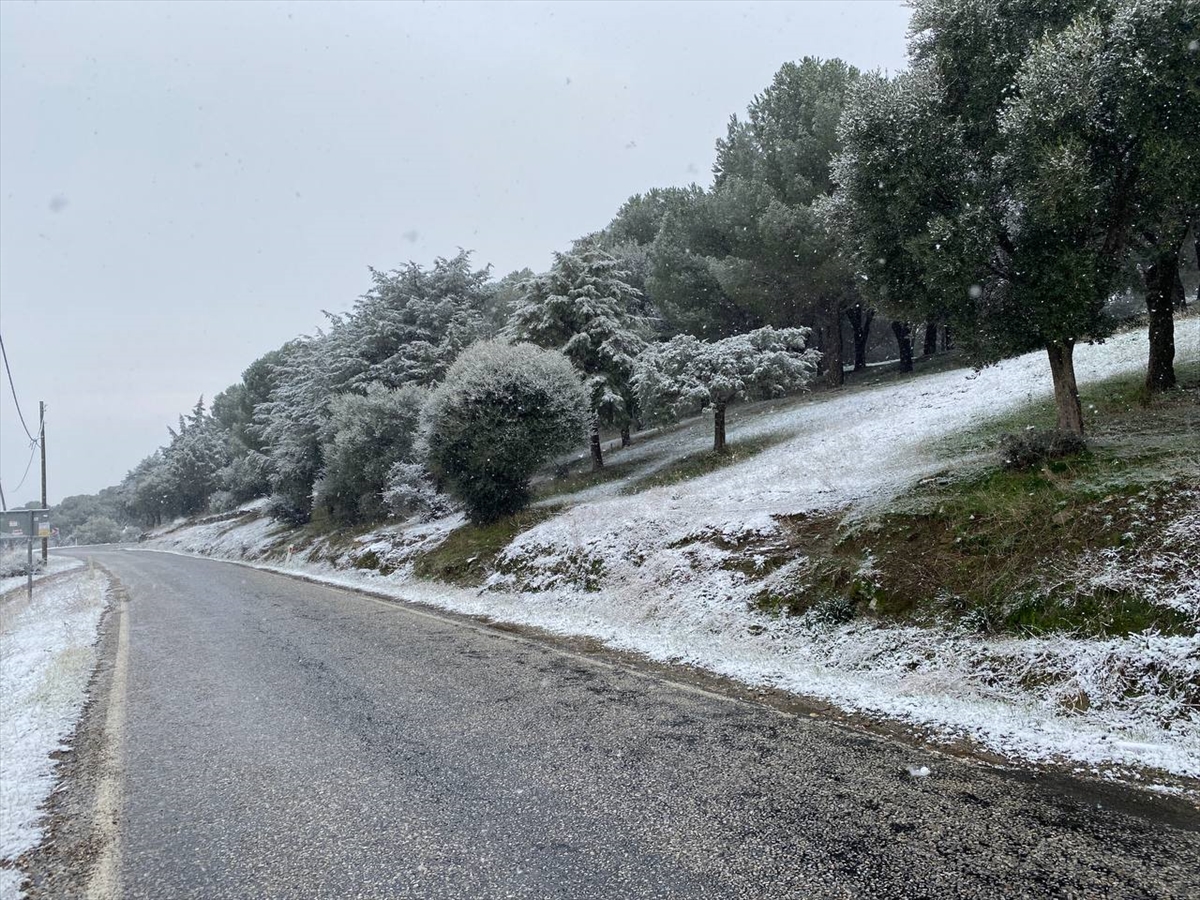 İzmir'in dağlarında kar manzaraları