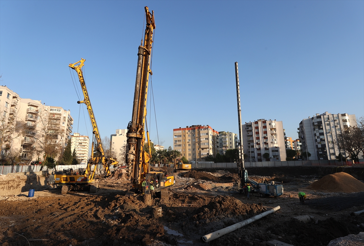 İzmir'de depremin ardından acil yıkılan 71 binada inşaat çalışmaları başladı