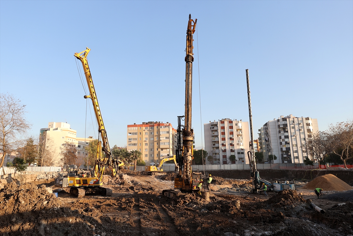İzmir'de depremin ardından acil yıkılan 71 binada inşaat çalışmaları başladı