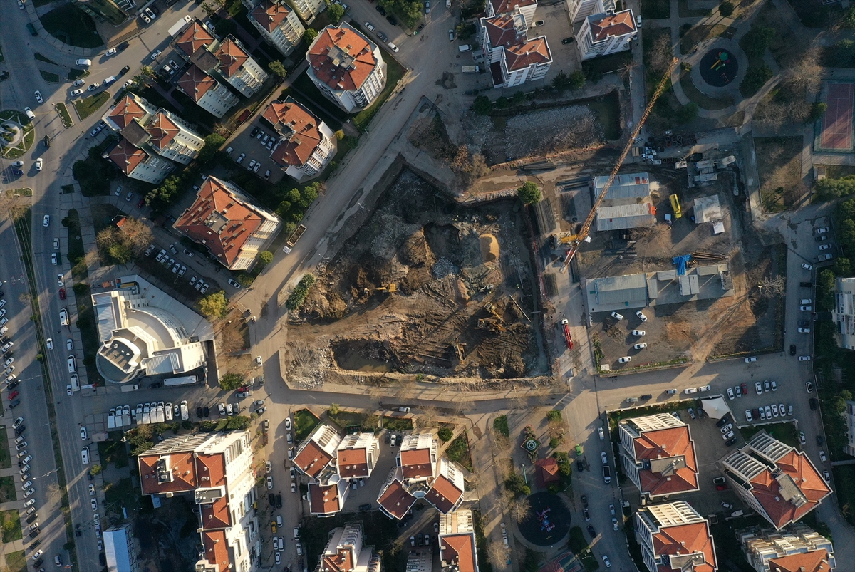 İzmir'de depremin ardından acil yıkılan 71 binada inşaat çalışmaları başladı