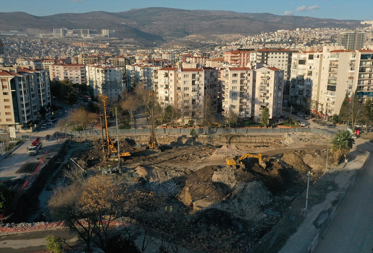 İzmir'de depremin ardından acil yıkılan 71 binada inşaat çalışmaları başladı