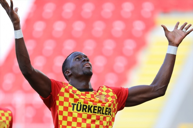 Göztepe-Kasımpaşa maçından kareler