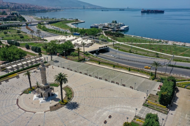 İzmir'de sokak ve meydanlar sessizliğe büründü!