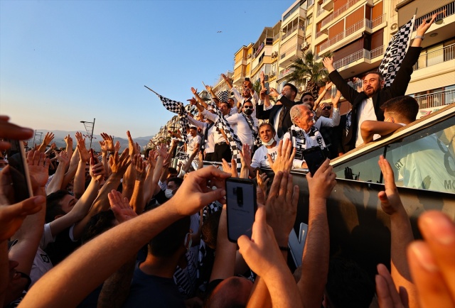 Süper Lig vizesi alan Altay İzmir'de şampiyonluğunu kutladı
