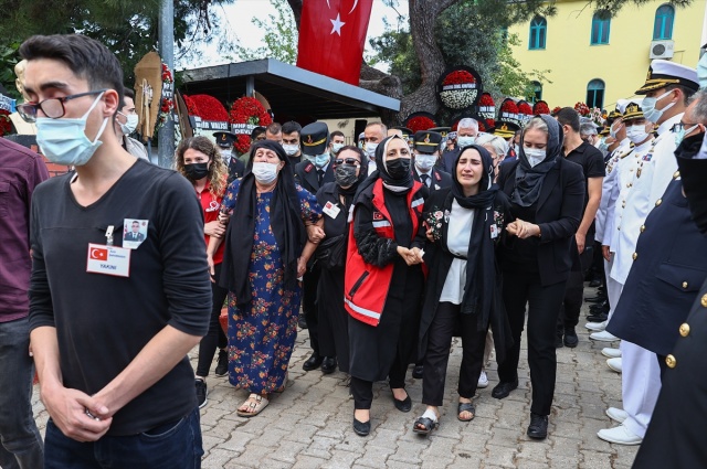 Şehit Astsubay Egemen Öztürk'ün cenazesi İzmir'de defnedildi