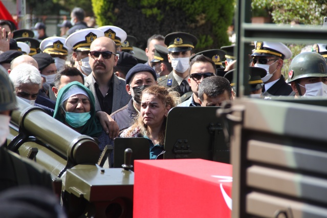 İzmir şehidini gözyaşlarıyla uğurladı