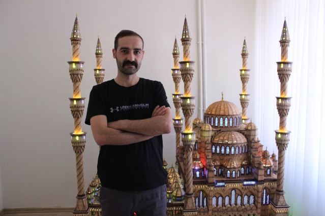 190 bin kibrit çöpü kullanarak yaptı!