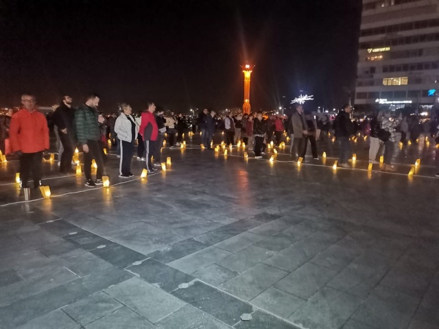 İzmir Ata’ya saygı nöbeti tuttu