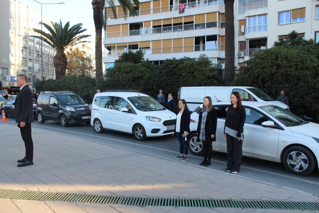 İzmir, Atatürk'ü andı