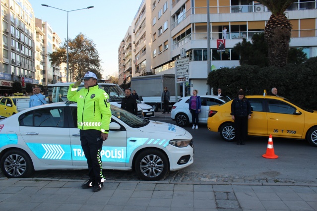 İzmir, Atatürk'ü andı