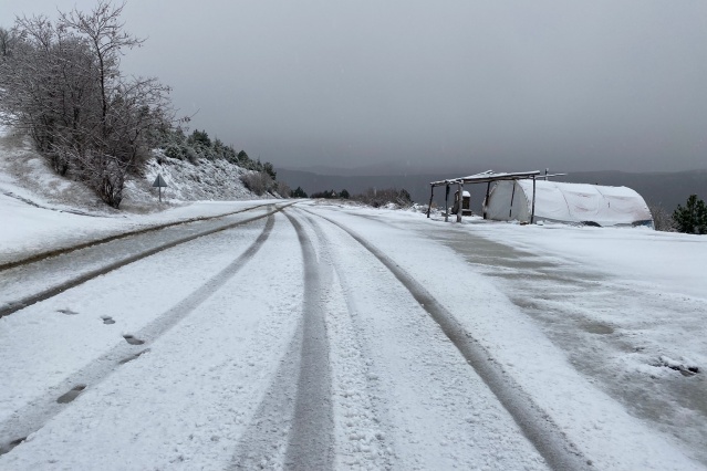 Bozdağ’a mevsimin ilk karı düştü