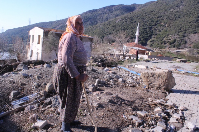 İzmir'de heyelan mağdurları evlerine kavuşuyor