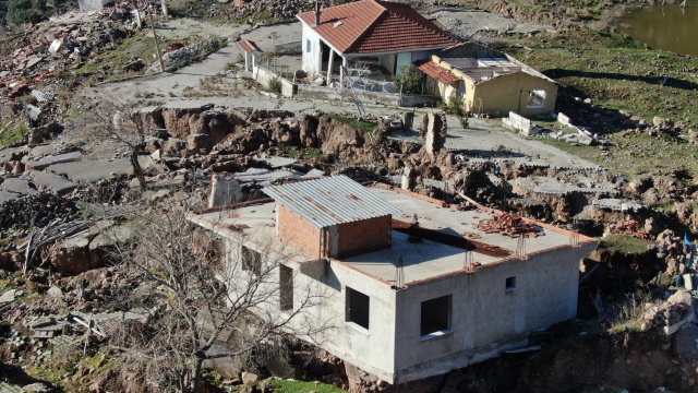 İzmir'de heyelan mağdurları evlerine kavuşuyor