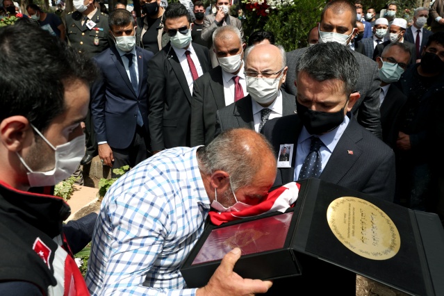 Şehit Teğmen Mehmet Kıvık, İzmir'de son yolculuğuna uğurlandı