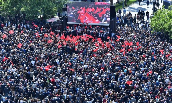 CHP İzmir Konak Meydanı'nda saldırıyı protesto etti