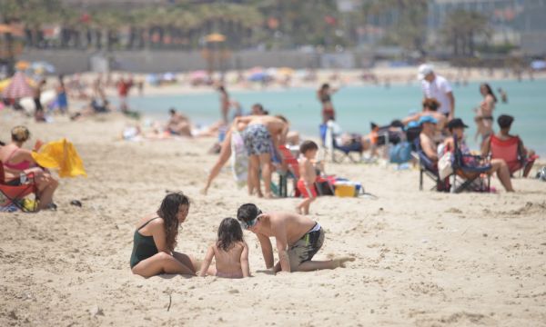 İzmir'de kısıtlamanın olmadığı hafta sonunda deniz keyfi