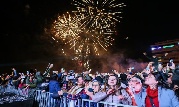 İzmir'de yeni yıl coşkusu!